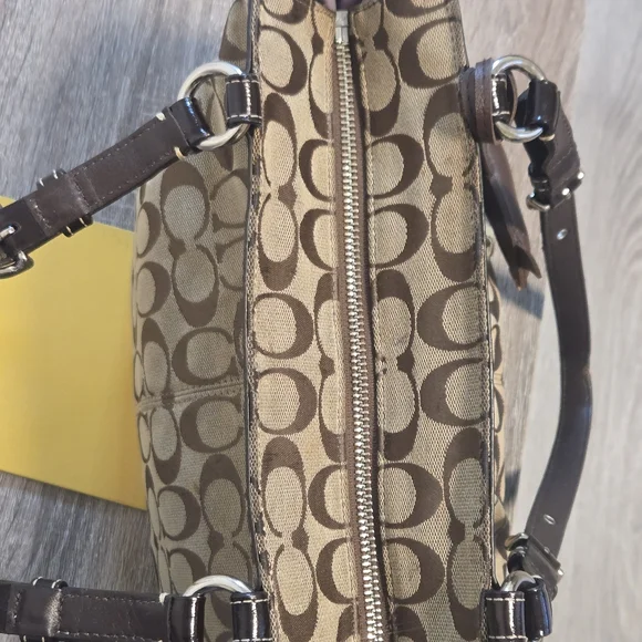 Coach Shoulderbag Signature Canvas & Leather - Picture 12 of 14